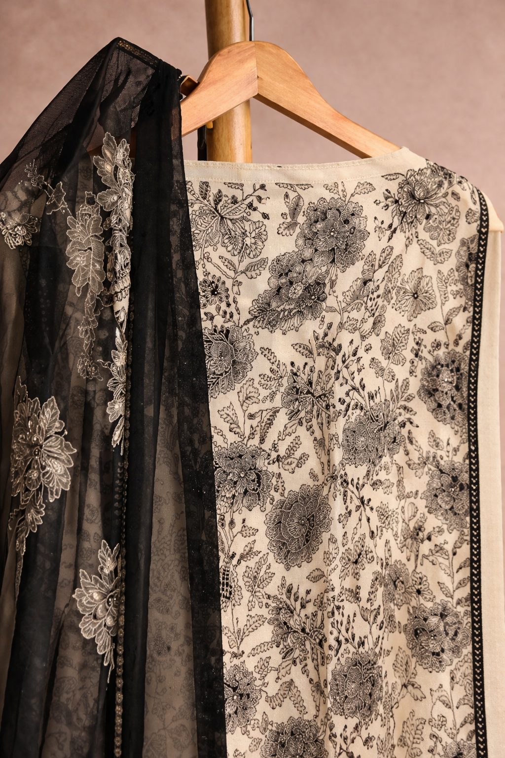 BLACK N WHITE UNSTICHED SUIT SET