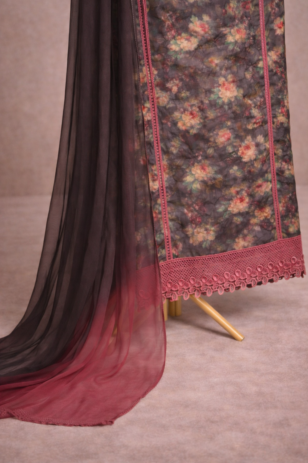 PINK N NBLACK FLORAL UNSTICHED SUIT SET